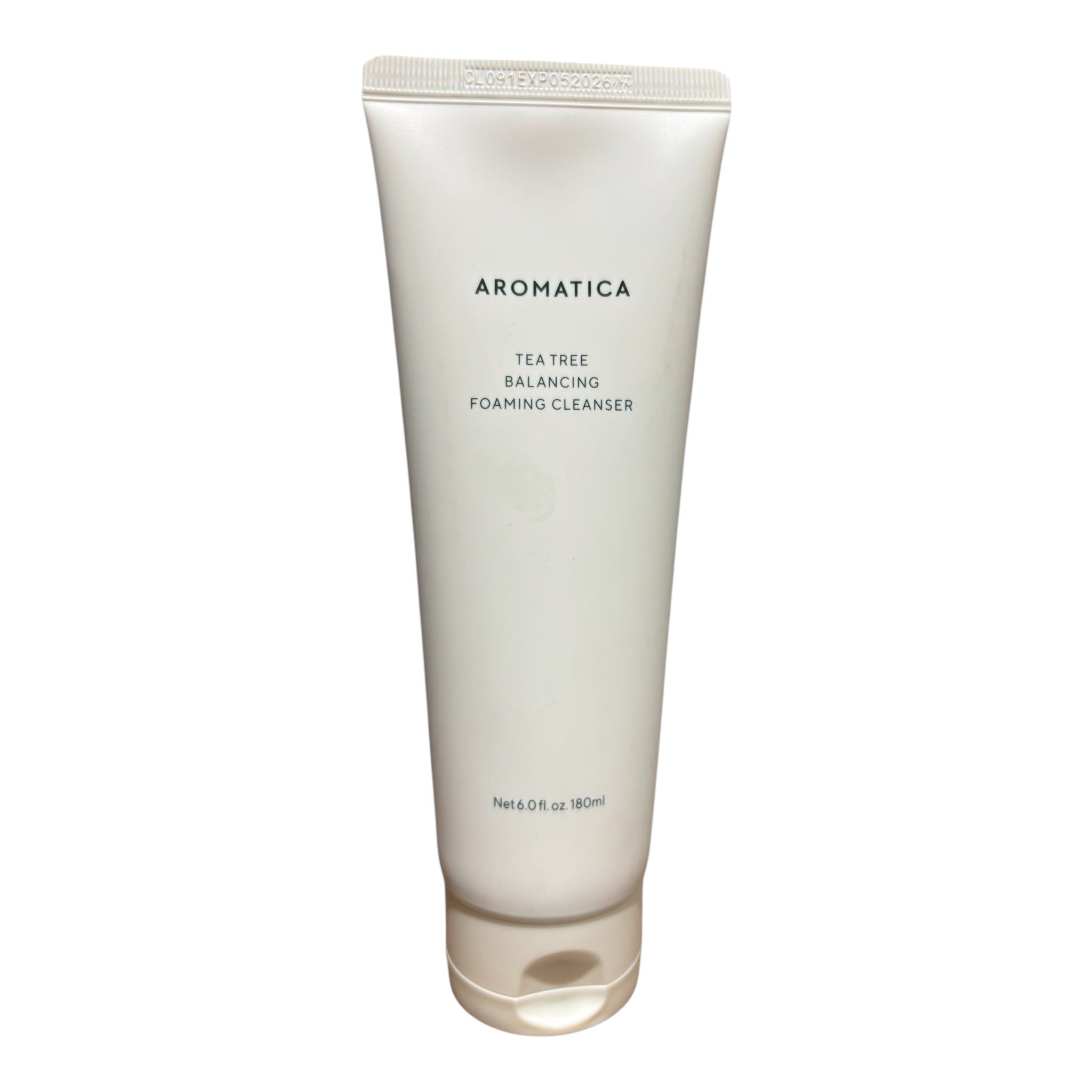 Weiße Tube mit Aufschrift AROMATICA, TEA TREE BALANCING FOAMING CLEANSER. Unten steht Net 6.0 fl.oz. 180ml.