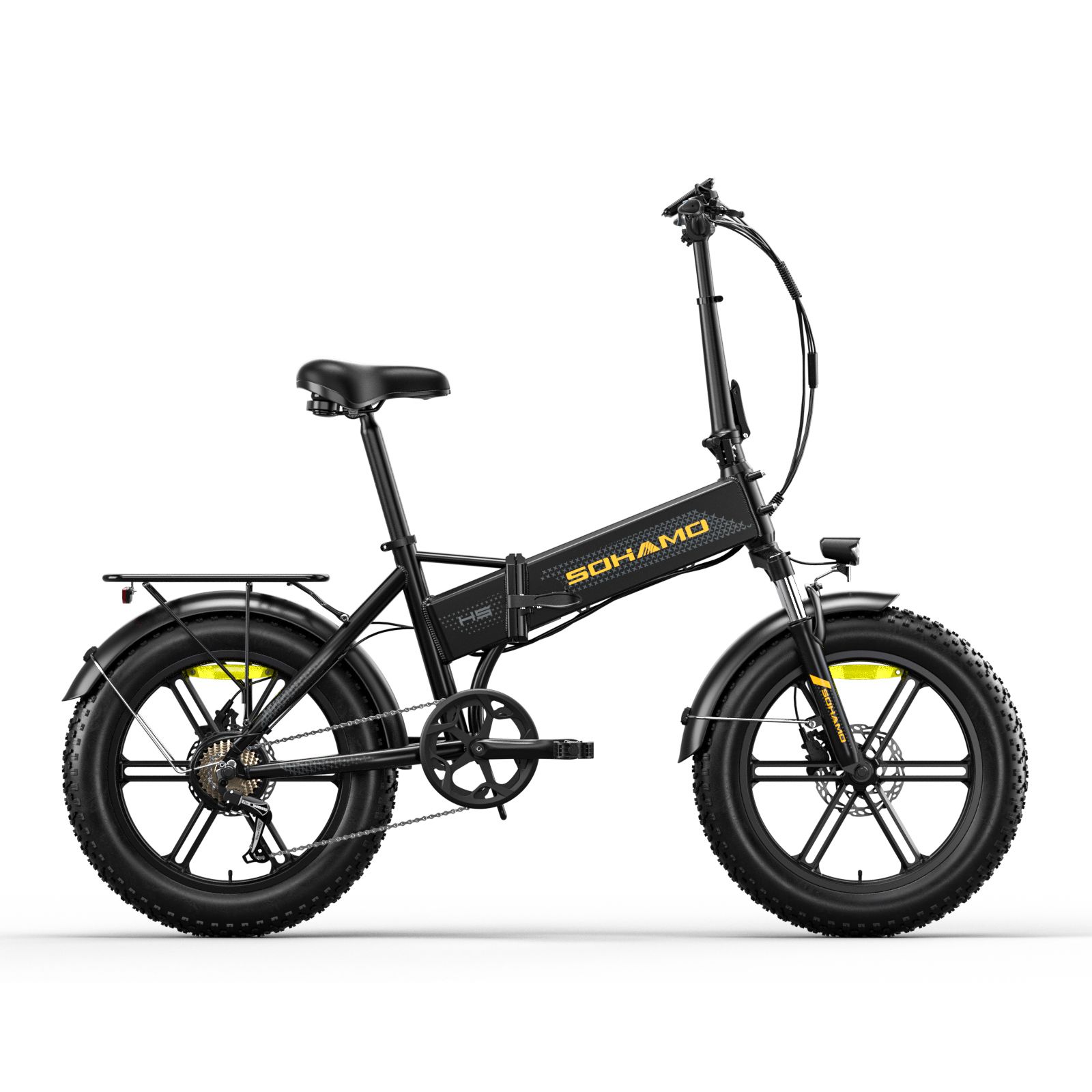E-Bike, schwarz, zusammengeklappt. Gepäckträger, Schutzbleche, und breite Reifen.