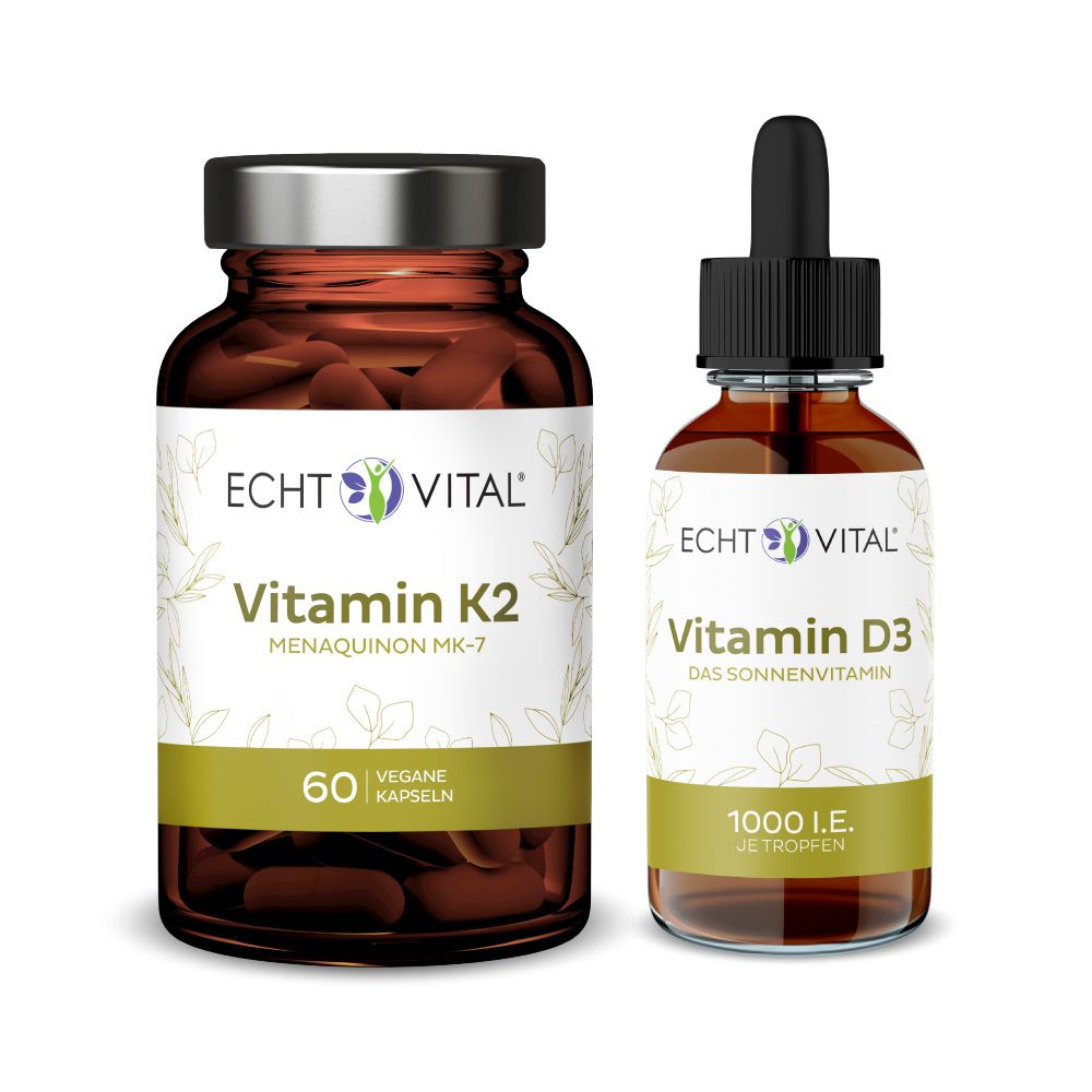 Zwei Flaschen: Vitamin K2-Kapseln und Vitamin D3-Tropfen. Beide mit Etiketten und dem Logo Echt Vital.
