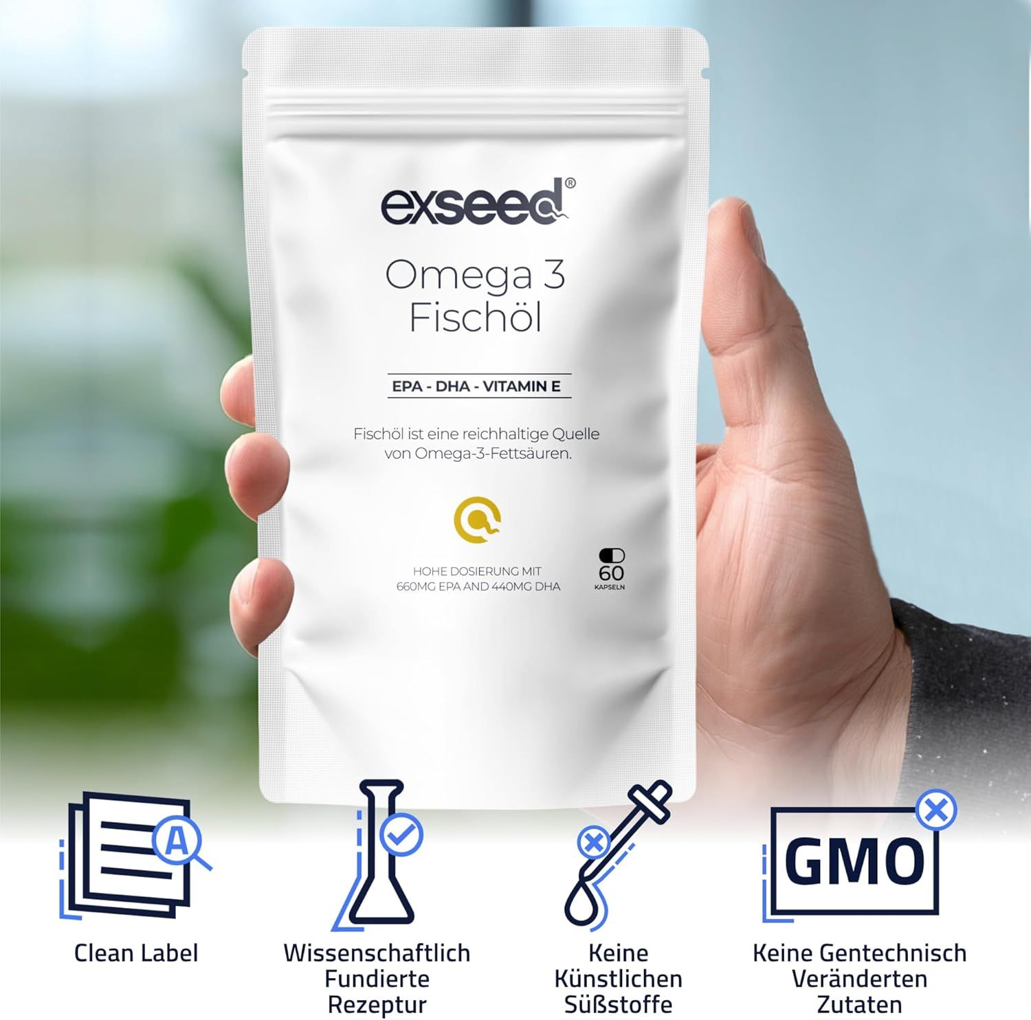 Hand hält Beutel mit ExSeed Omega 3 Fischöl Kapseln. Text: Clean Label, wissenschaftlich fundiert, keine künstlichen Stoffe, GMO-frei.