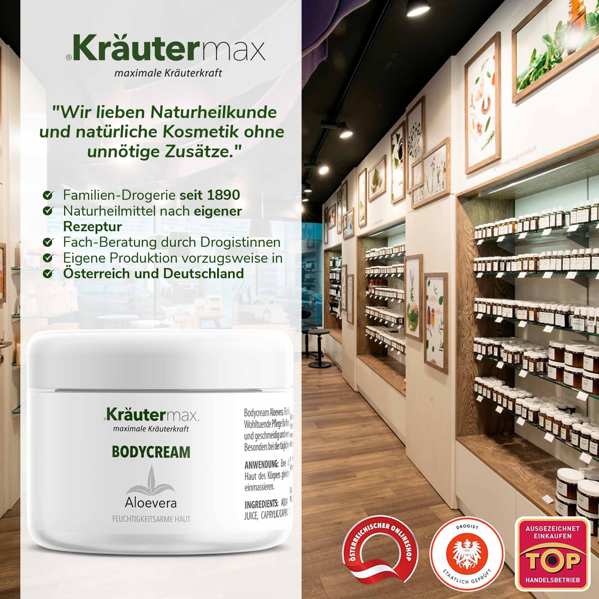Kräutermax Bodycream Aloevera im Laden. Text: Familien-Drogerie seit 1890, Naturheilmittel, eigene Produktion. Zertifizierungen.