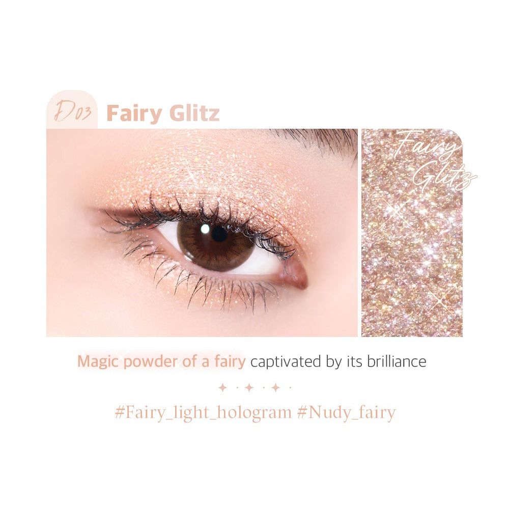 Nahaufnahme eines Auges mit Lidschatten. Text: D03 Fairy Glitz. Glitzernder Lidschatten. Text: Magic powder of a fairy...