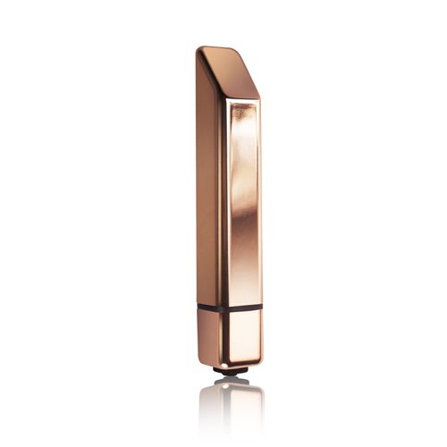 Roségoldener Vibrator in Lippenstiftform mit abgeschrägter Spitze und schwarzem Ring.