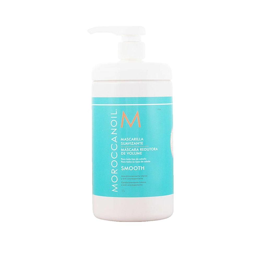 Weißer Behälter mit blauem Etikett. Aufschrift: Moroccanoil, Mascarilla Suavizante, M. Mit Pumpe.