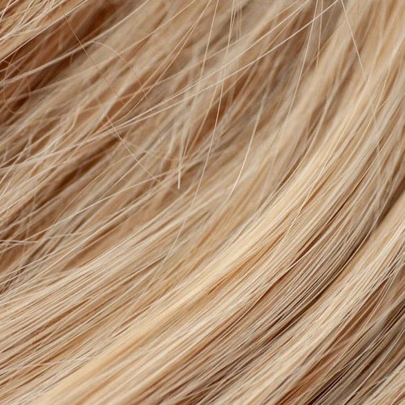 Nahaufnahme von blondem Haar mit feinen Strähnen.