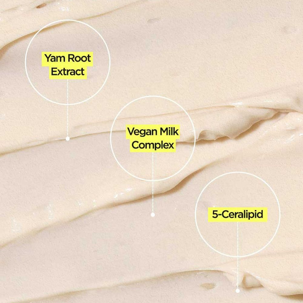 Nahaufnahme Creme. Beschriftung: Yam Root Extract, Vegan Milk Complex, 5-Ceralipid. Creme-Textur, beige.