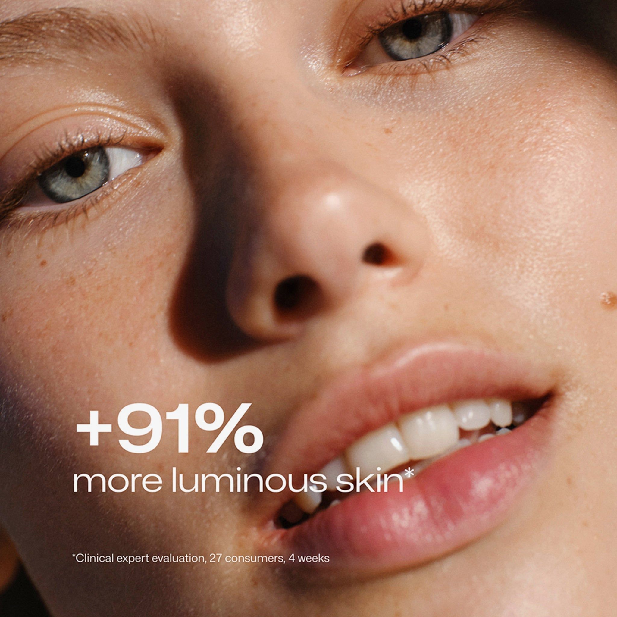 Nahaufnahme eines Gesichts. Text: +91% more luminous skin*. *Clinical expert evaluation, 27 consumers, 4 weeks.