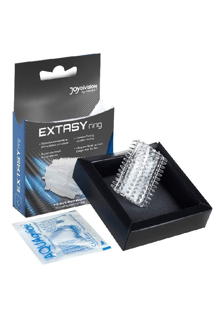 EXTASYring mit Stimulationstruktur und Aquaglide-Sachet in schwarzer Geschenkbox.