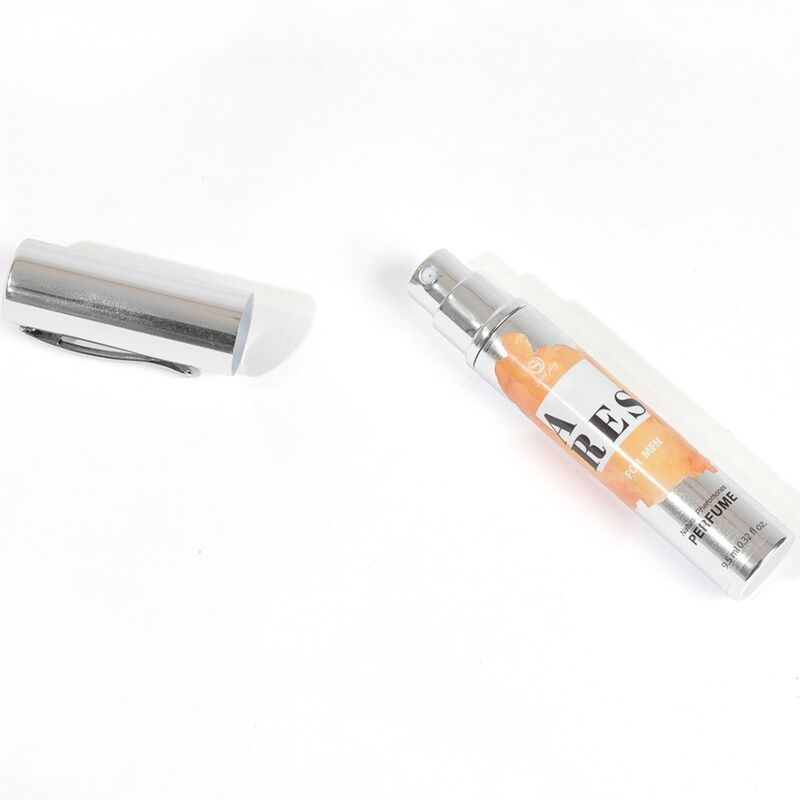 Zylindrische Flasche mit silberner Kappe und Aufschrift "ARES". Kappe daneben. Aufschrift "PERFUME".