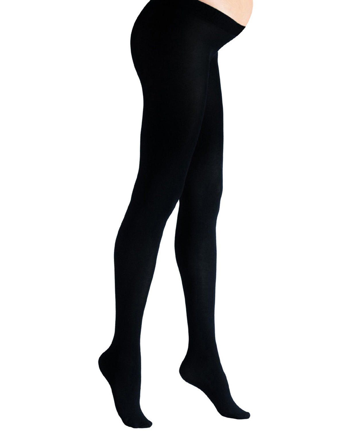 Blickdichte, schwarze Schwangerschaftsstrumpfhose. Seitliche Ansicht einer Person, die die Strumpfhose trägt.