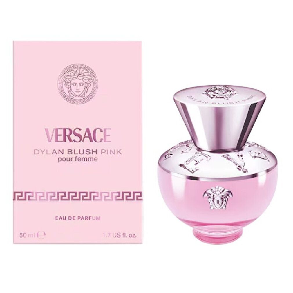 Versace Dylan Blush Pink Eau de Parfum Flakon und Verpackung. Rosa Glasflakon mit silbernem Verschluss und Medusa-Logo. Rosa Kartonverpackung mit Versace-Schriftzug.