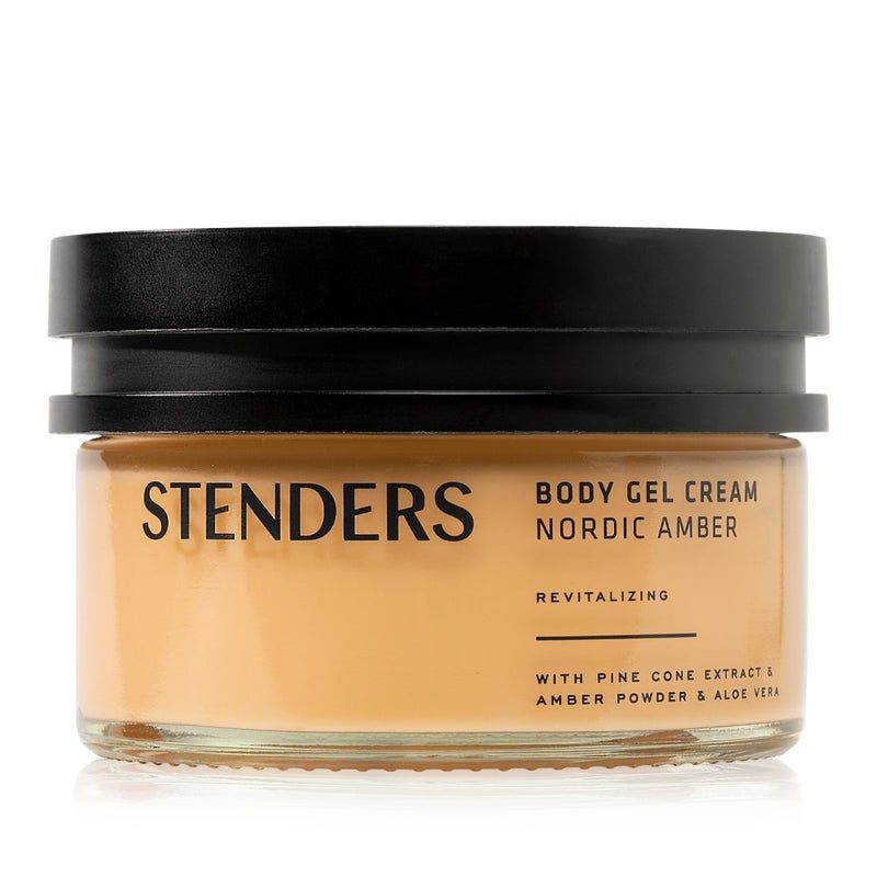 Glasbehälter mit schwarzem Deckel. Aufschrift: STENDERS, BODY GEL CREAM NORDIC AMBER. Enthält Kiefern-Extrakt, Bernstein-Pulver und Aloe Vera.
