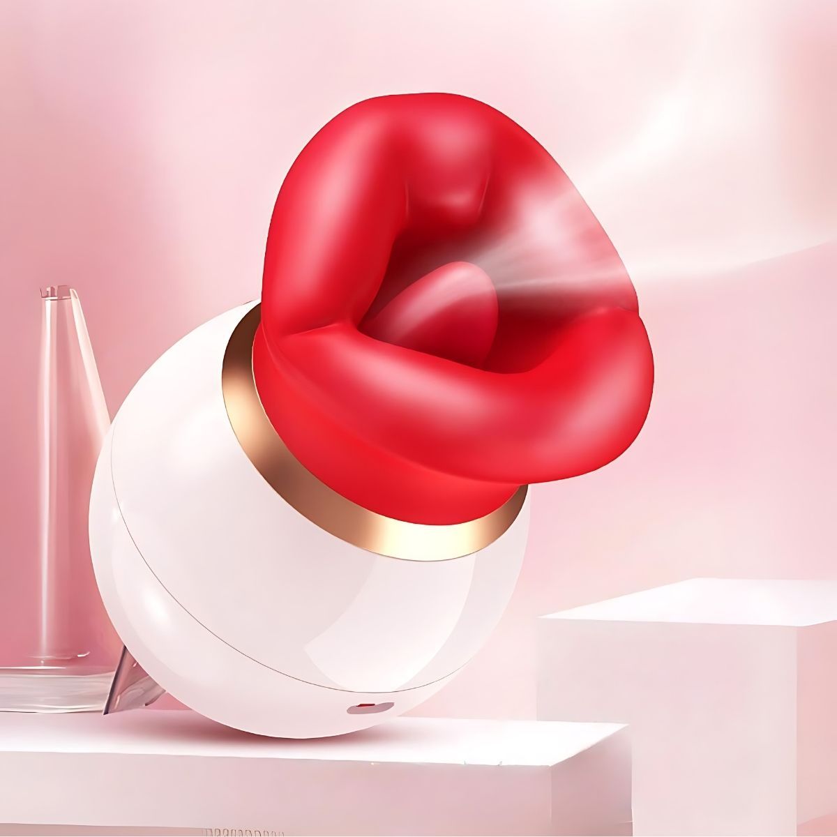 Weiß-roter Vibrator mit Lippenform. Goldfarbener Ring. Auf Podest platziert. Hintergrund in Rosa.