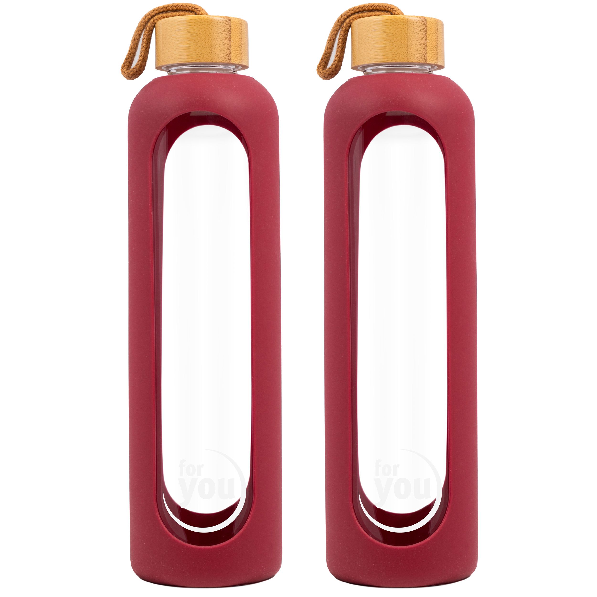 Zwei Trinkflaschen mit rotem Silikon-Schutz, Bambusdeckel und Trageschlaufe. Auf jeder Flasche ist das Logo "for you" sichtbar.