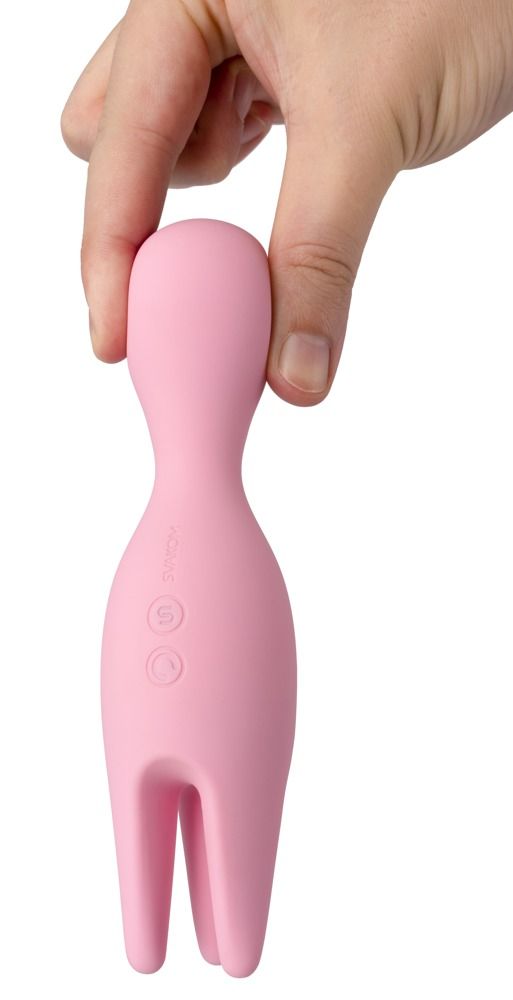 Rosa Vibrator in einer Hand gehalten. Abgerundeter Kopf, drei Finger, zwei Knöpfe.