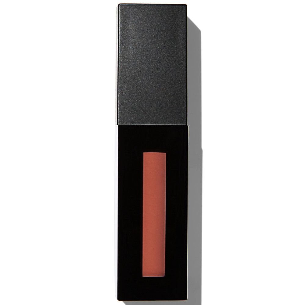 Geschlossene, schwarze, rechteckige Lipgloss-Tube. Ein rosa-brauner Streifen ist sichtbar. Der Deckel ist geschlossen.
