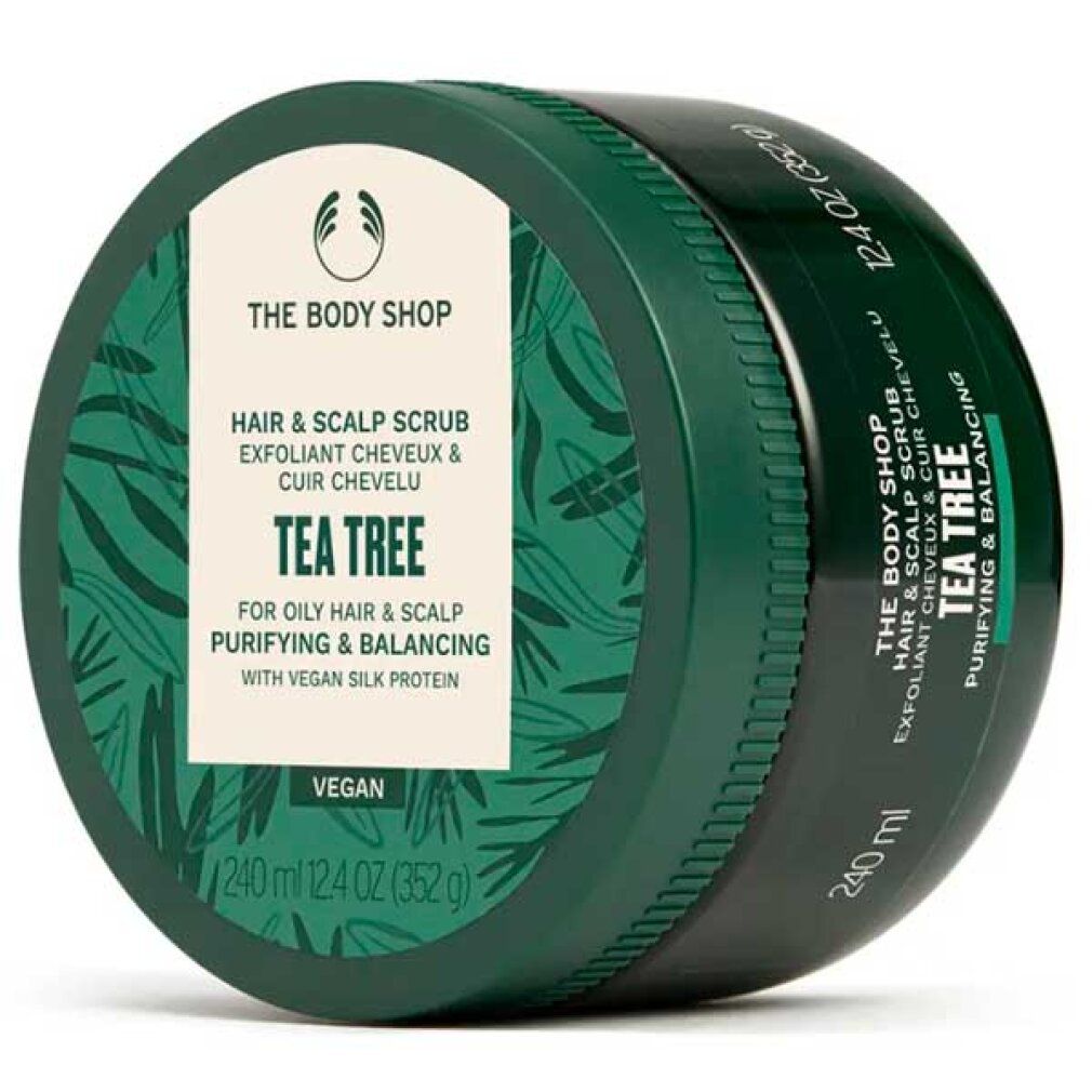 Runde, grüne Dose mit weißem Etikett. Aufschrift: THE BODY SHOP, Hair & Scalp Scrub, Tea Tree. Vegan. 240 ml.