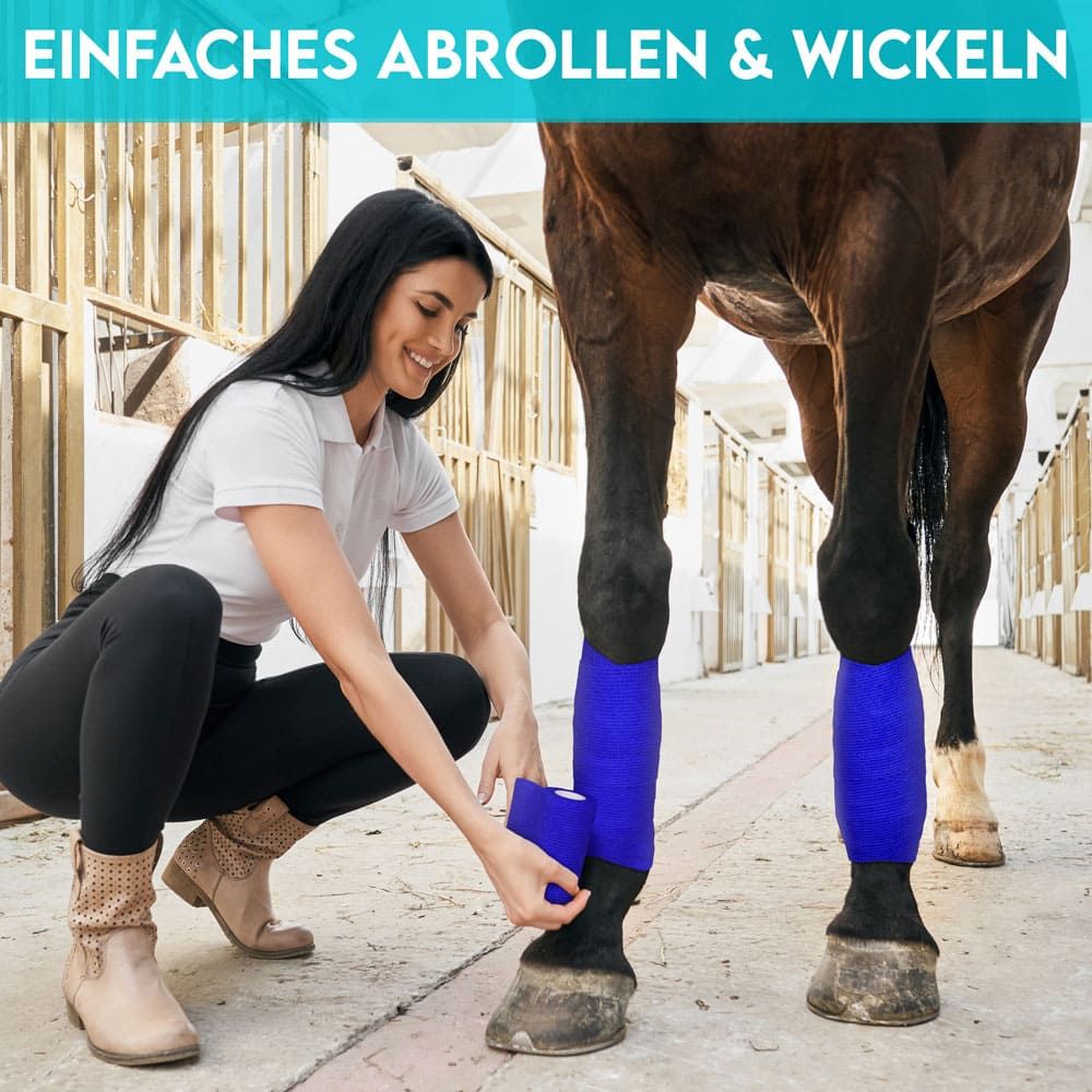 Frau wickelt blaues Verband an Pferdebein. Text: Einfaches Abrollen & Wickeln.