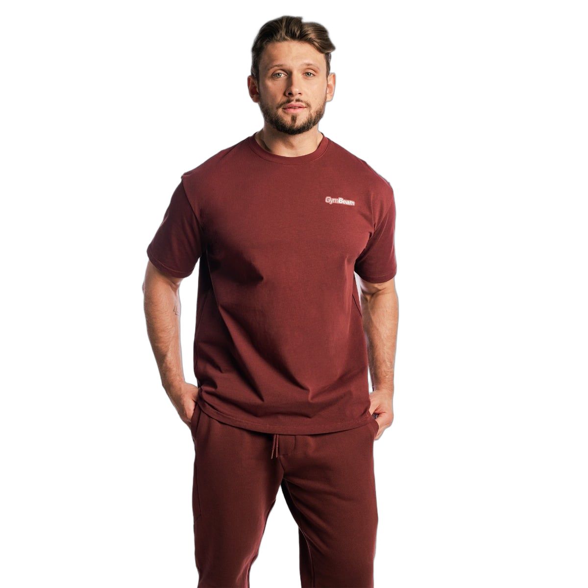 Herren T-Shirt, kurzärmelig, Oversized Fit, in Cherrywood-Rot, von vorne mit dezentem Logo.