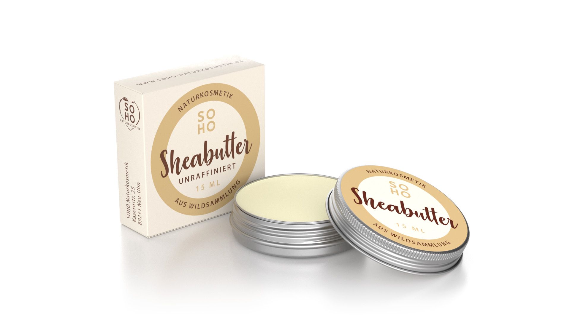Zwei Sheabutter-Tiegel und eine Schachtel. Aufschrift: SOHO Naturkosmetik, Sheabutter, unraffiniert.