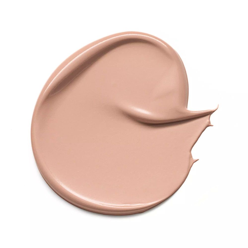 Ausgestrichener Concealer in heller, beiger Farbe. Glatte Textur.