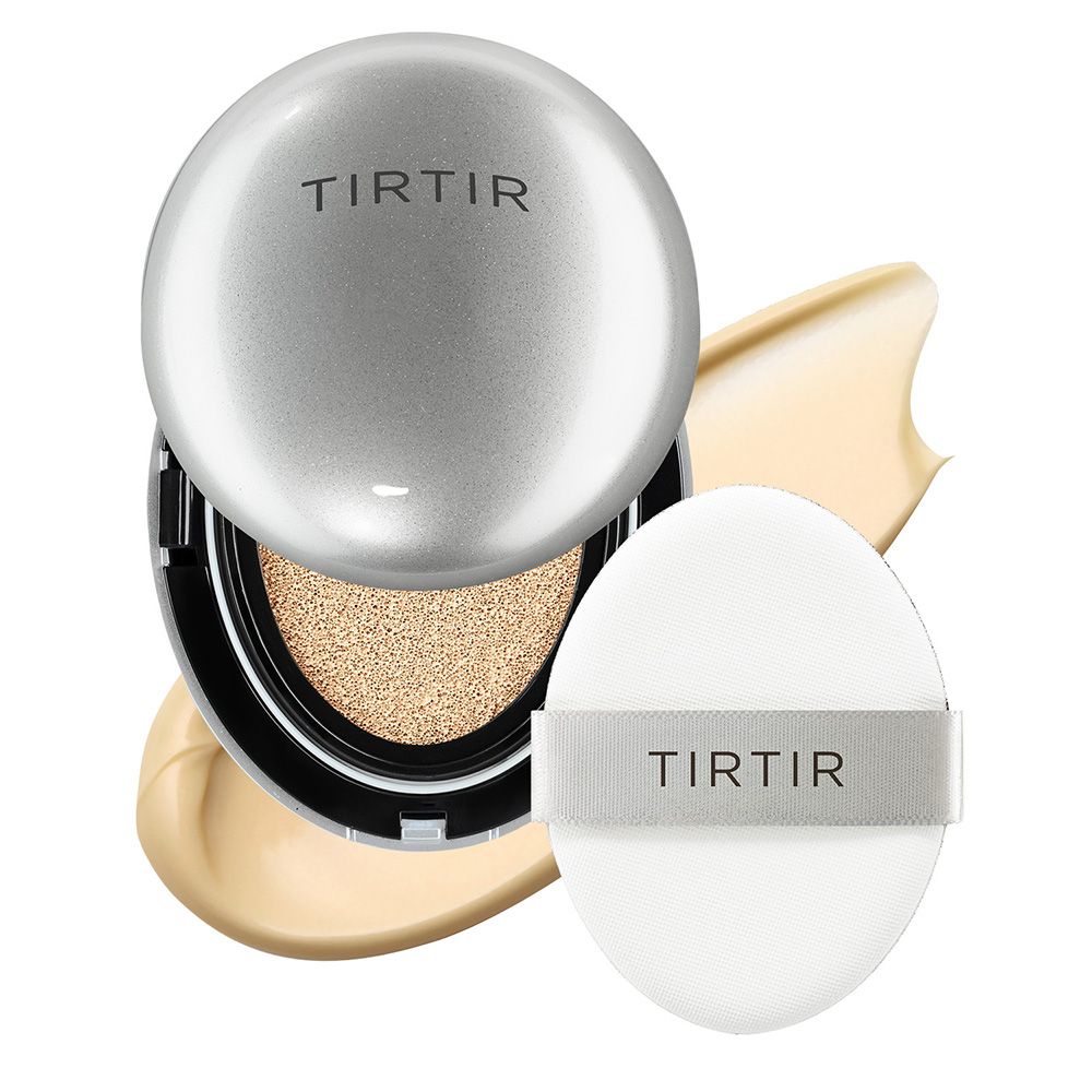 Geöffnete TIRTIR Mask Fit Aura Cushion Kompaktbox mit Foundation und Pad.
