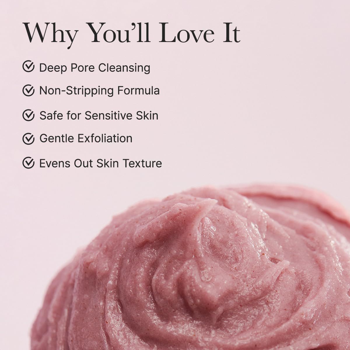 Nahaufnahme einer rosa Substanz. Text: Deep Pore Cleansing, Non-Stripping Formula, Safe for Sensitive Skin, Gentle Exfoliation.