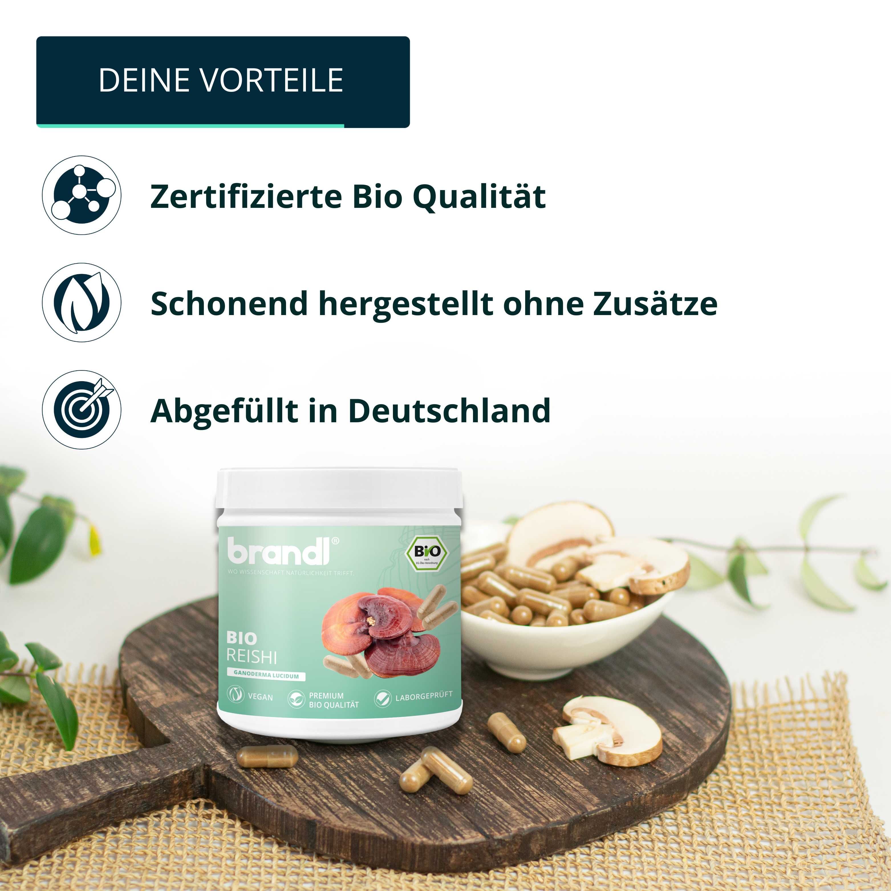 Produktglas mit Kapseln auf Holzbrett. Text: Zertifizierte Bio Qualität, ohne Zusätze, abgefüllt in Deutschland. Reishi-Pilze.