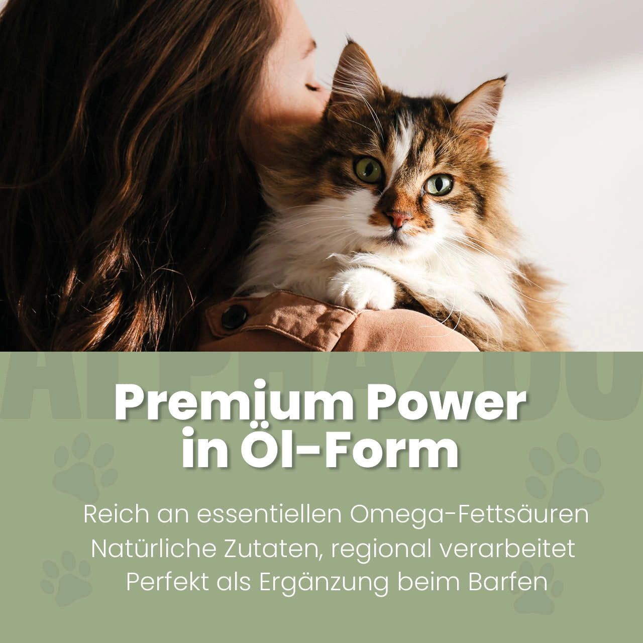 Katze auf dem Arm einer Person. Text: Premium Power in Öl-Form. Reich an Omega-Fettsäuren. Natürliche Zutaten.