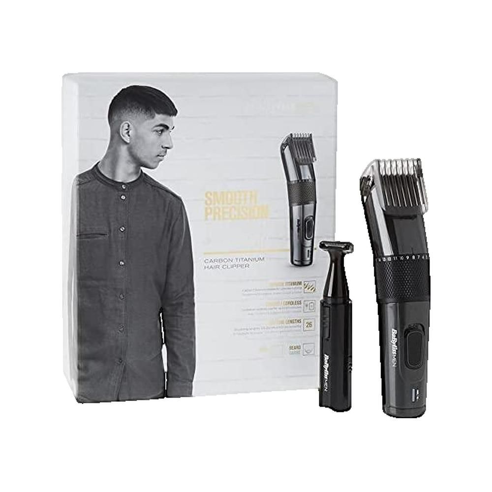 Verpackung mit Haarschneider-Set. Enthält Haarschneider, Nasenhaartrimmer und Zubehör. Auf der Verpackung ist ein Mann abgebildet.