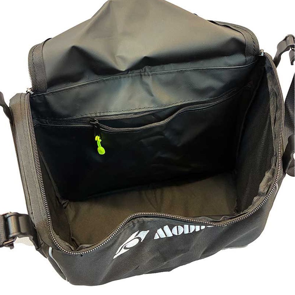 Offene schwarze Tasche. Innenraum mit Reißverschlussfach. Logo 'Mobilex' am unteren Rand.