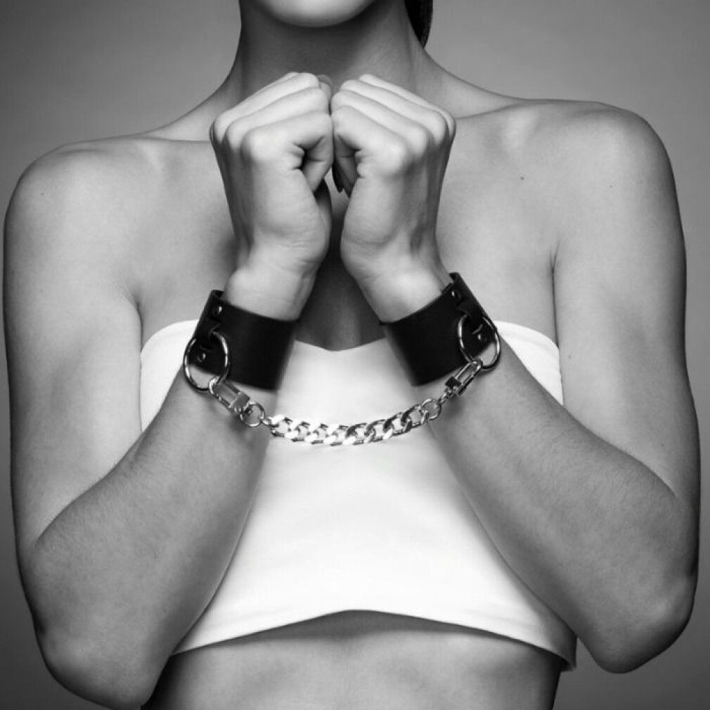 Bijoux Indiscrets - maze - Wide Cuffs - breite Armbänder/Handschellen aus Leder (vegan) - schwarz