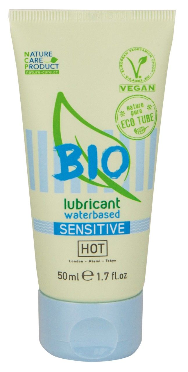 Tube mit Produktbezeichnung BIO, Aufschrift "lubricant waterbased SENSITIVE HOT". Vegan-Siegel. Blaue Verschlusskappe.