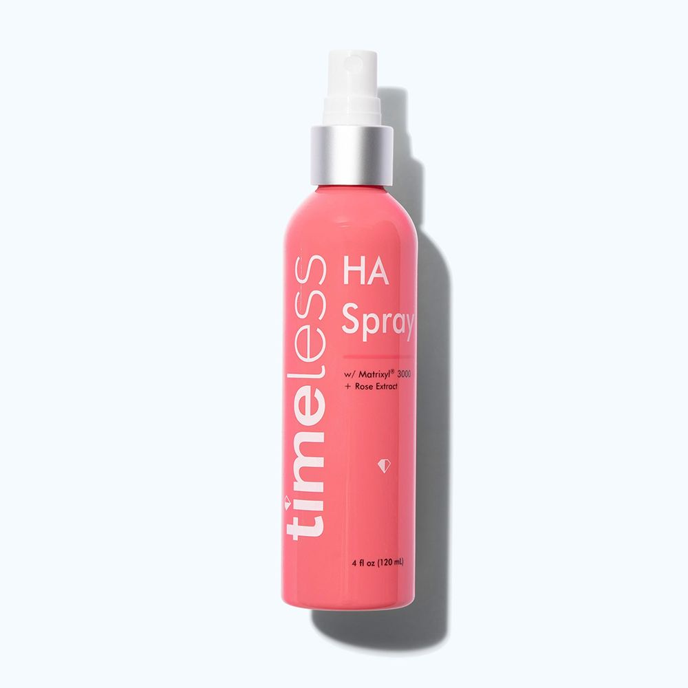 Rosa Sprühflasche mit weißem Sprühkopf. Aufschrift: timeless, HA Spray, Matrixyl 3000, Rose Extract. 4 fl oz (120 ml).