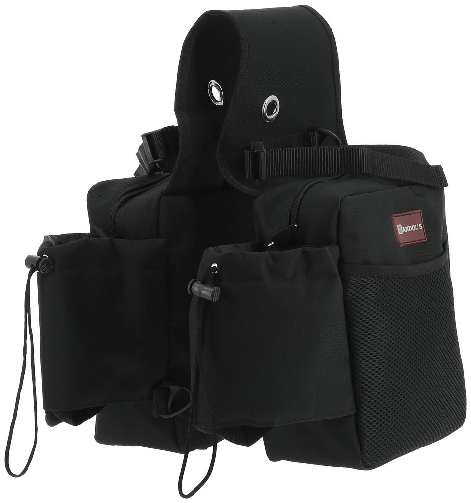 Schwarze Satteltasche mit mehreren Fächern und Ösen. Seitentaschen mit Kordelzug und Netztasche. Marke auf rotem Etikett.