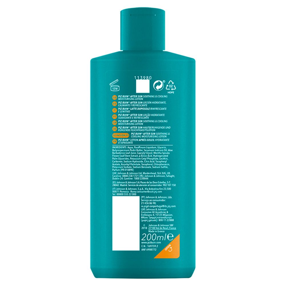 Rückseite einer türkisfarbenen Flasche. Mehrsprachiger Text. Aufschrift: PIZ BUIN After Sun Soothing & Cooling Moisturising Lotion. 200ml.
