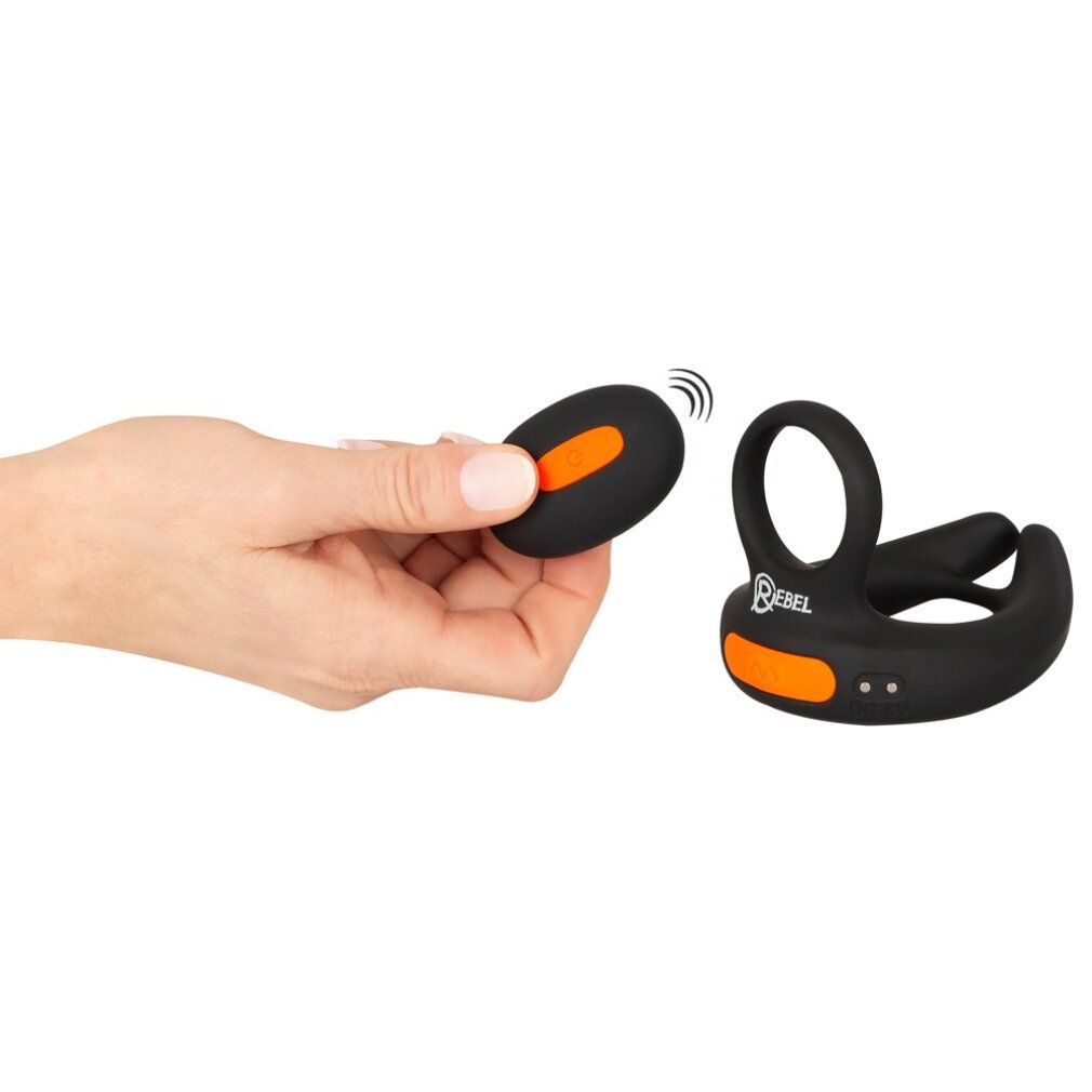 Schwarzer Hodenvibrator mit orangefarbenem Akzent und Fernbedienung in einer Hand.