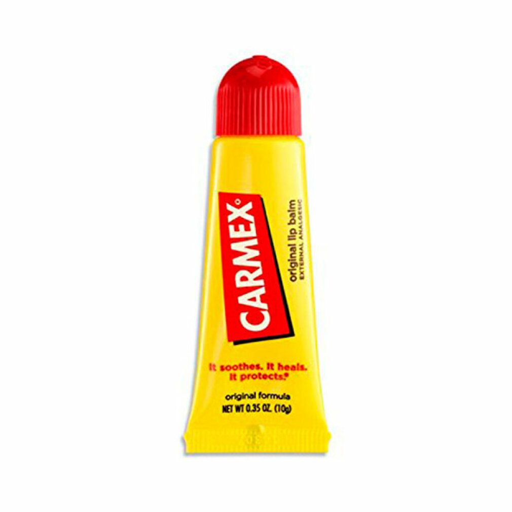 Gelbe Tube mit rotem Deckel. Aufschrift Carmex in Rot. Original Lip Balm. Text: It soothes. It heals. It protects.