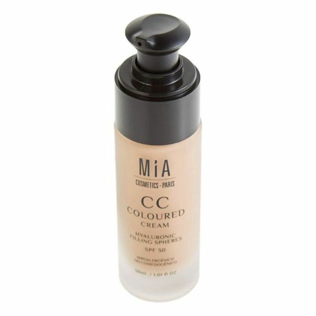 Beige CC Cream Flasche mit schwarzem Pumpdeckel. Beschriftung: Mia Cosmetics, CC Cream, SPF 30. 50ml.