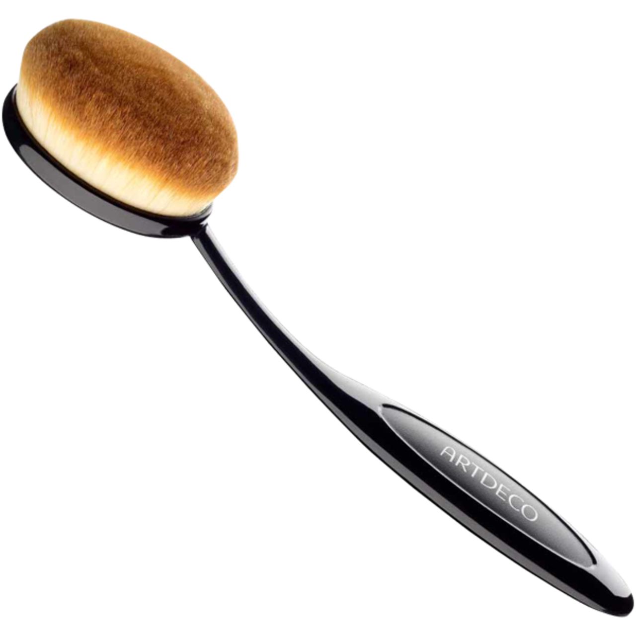 Ovaler Make-up Pinsel mit schwarzem Griff. Der Pinsel hat einen braunen Kopf und den Markennamen Artdeco.