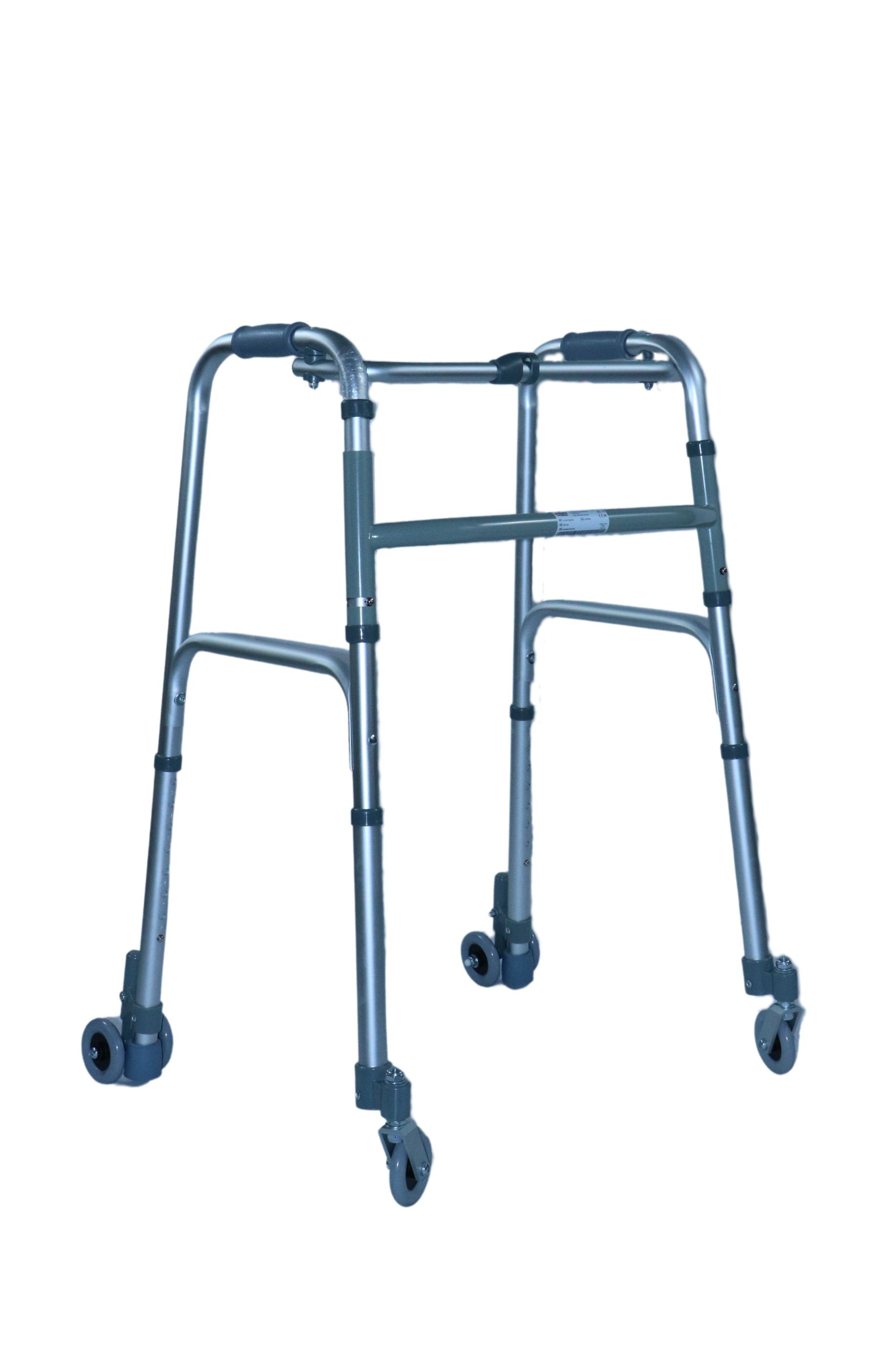Gehgestell aus Aluminium mit vier Rädern. Graue Griffe und Räder. Höhenverstellbar.