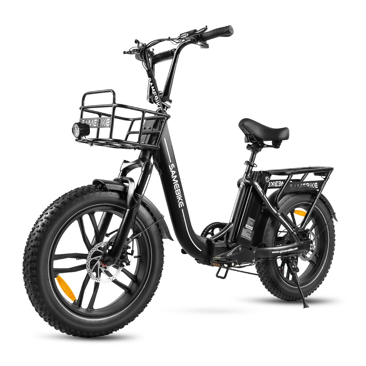 Schwarzes E-Bike SAMEBIKE C05 Pro mit Korb, Gepäckträger und breiten Reifen. Sichtbar: Marke, Scheinwerfer.