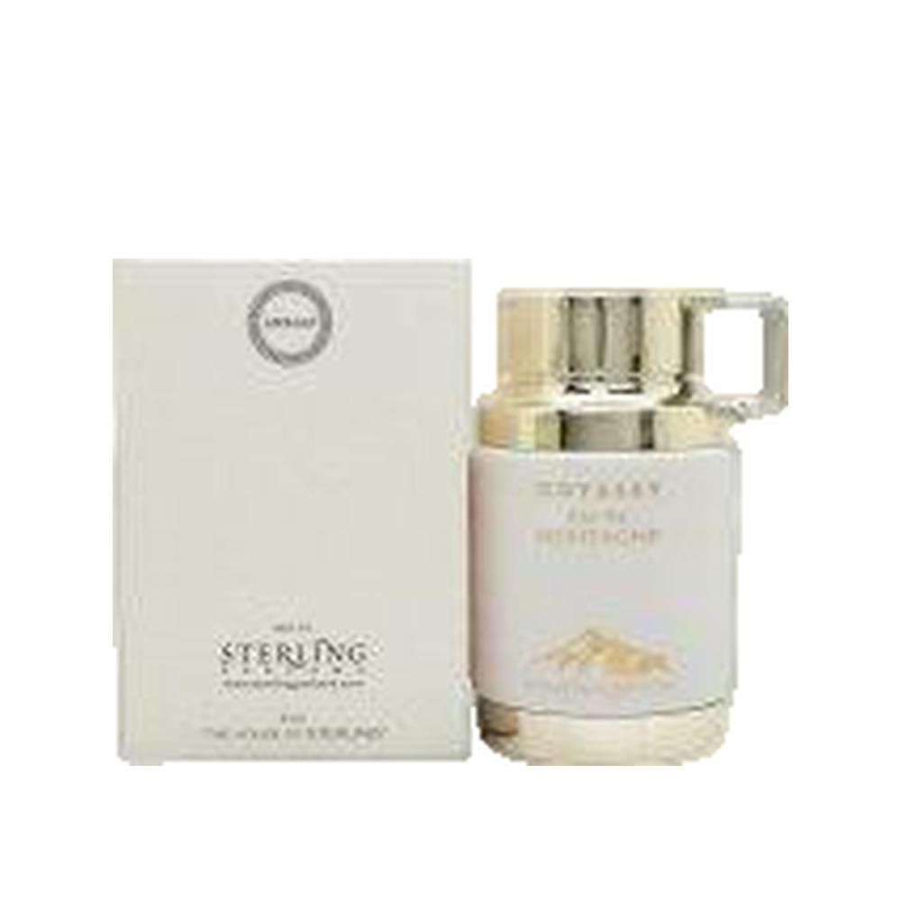 Parfümflakon und Verpackung. Weiß, goldfarben. Aufschrift: Odyssey Eau de Montagne. Marke: Armaf. Bergmotiv.