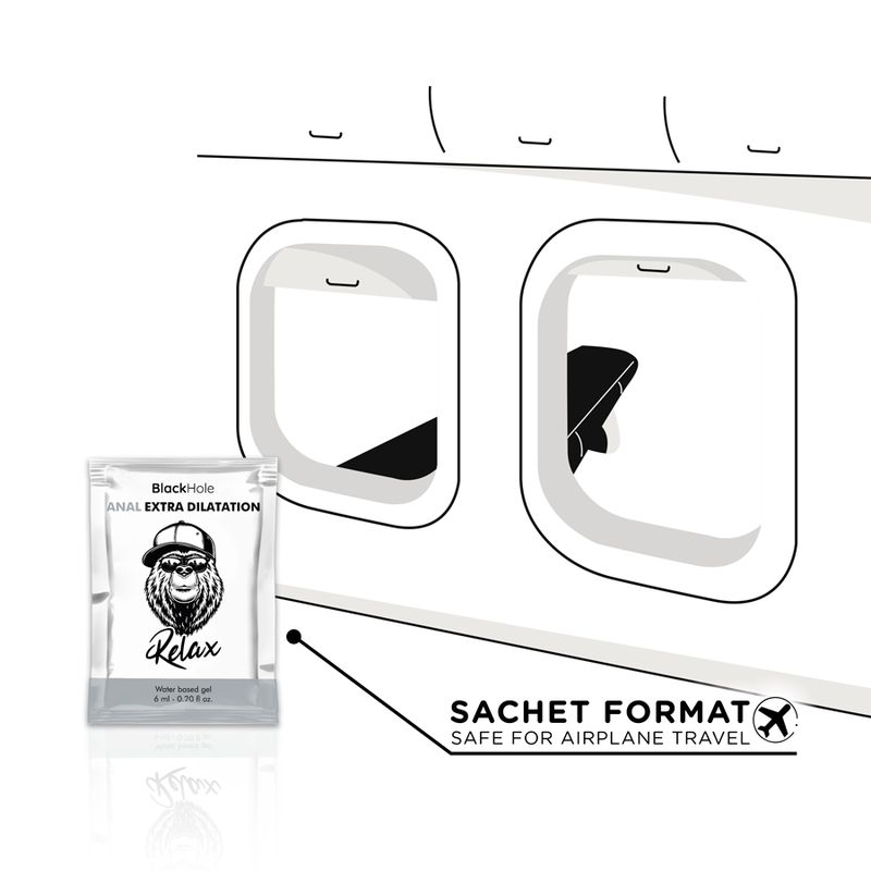 Sachet Black Hole Anal Extra Dilatation neben Flugzeugfenstern. Sachet-Format, reisefreundlich.