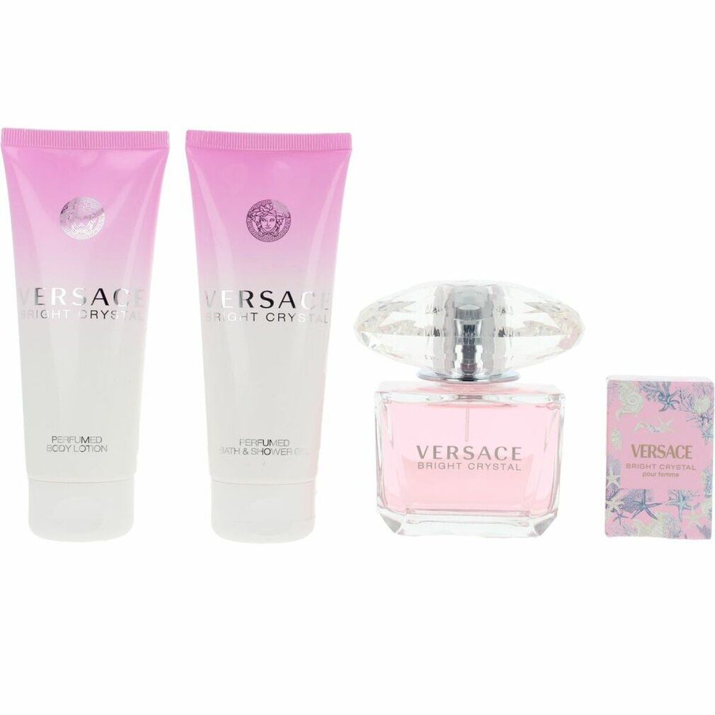 Geschenkset mit zwei Tuben, einer Parfumflasche und einer kleinen Schachtel. Rosa und weißes Farbschema mit Versace-Logo.