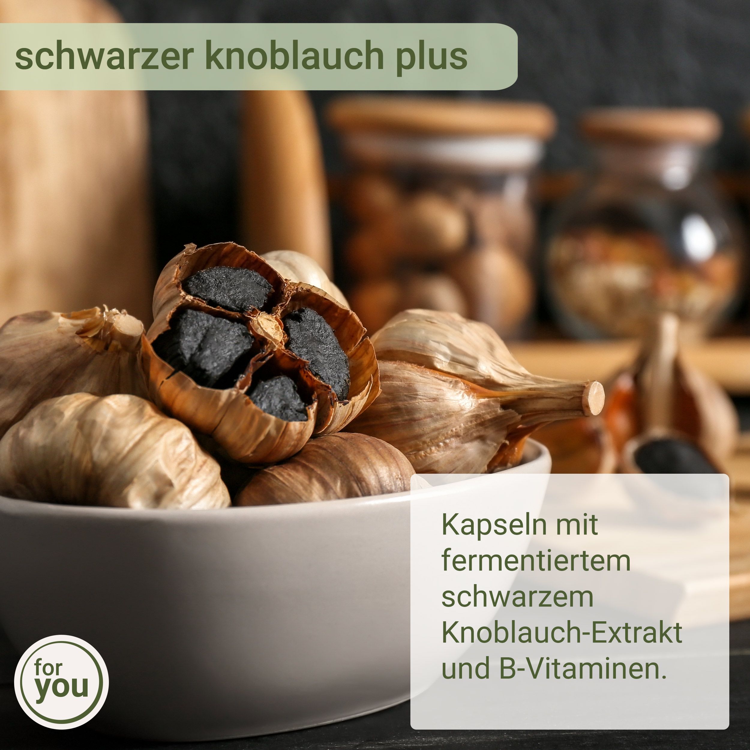 Schwarzer Knoblauch in einer Schale. Textfeld erwähnt Kapseln mit fermentiertem schwarzem Knoblauch-Extrakt.