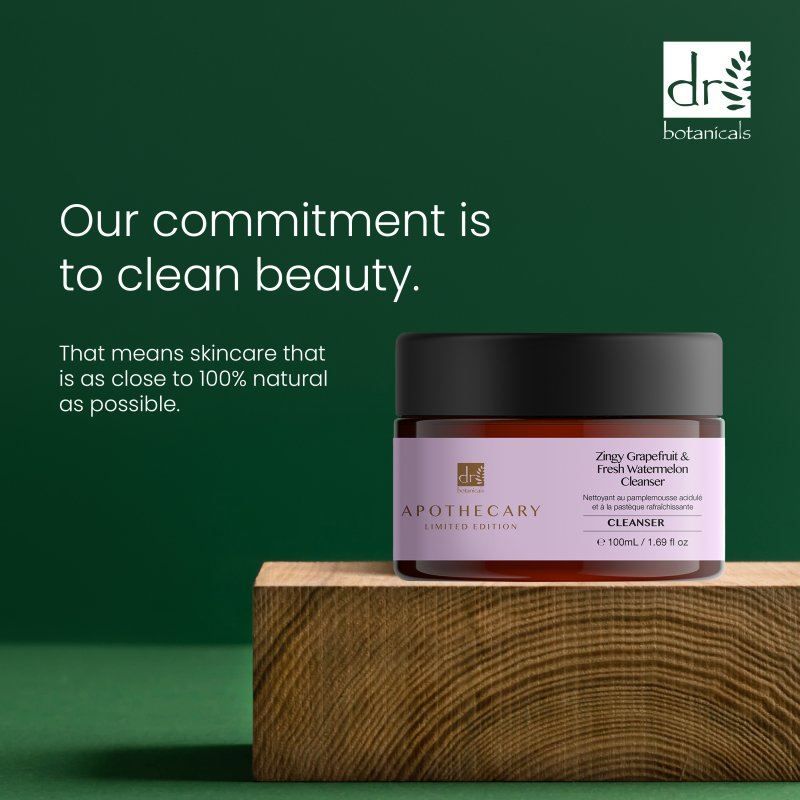 Dr. Botanicals Reinigungsgel: Engagement für reine Schönheit. Glasbehälter auf Holz.