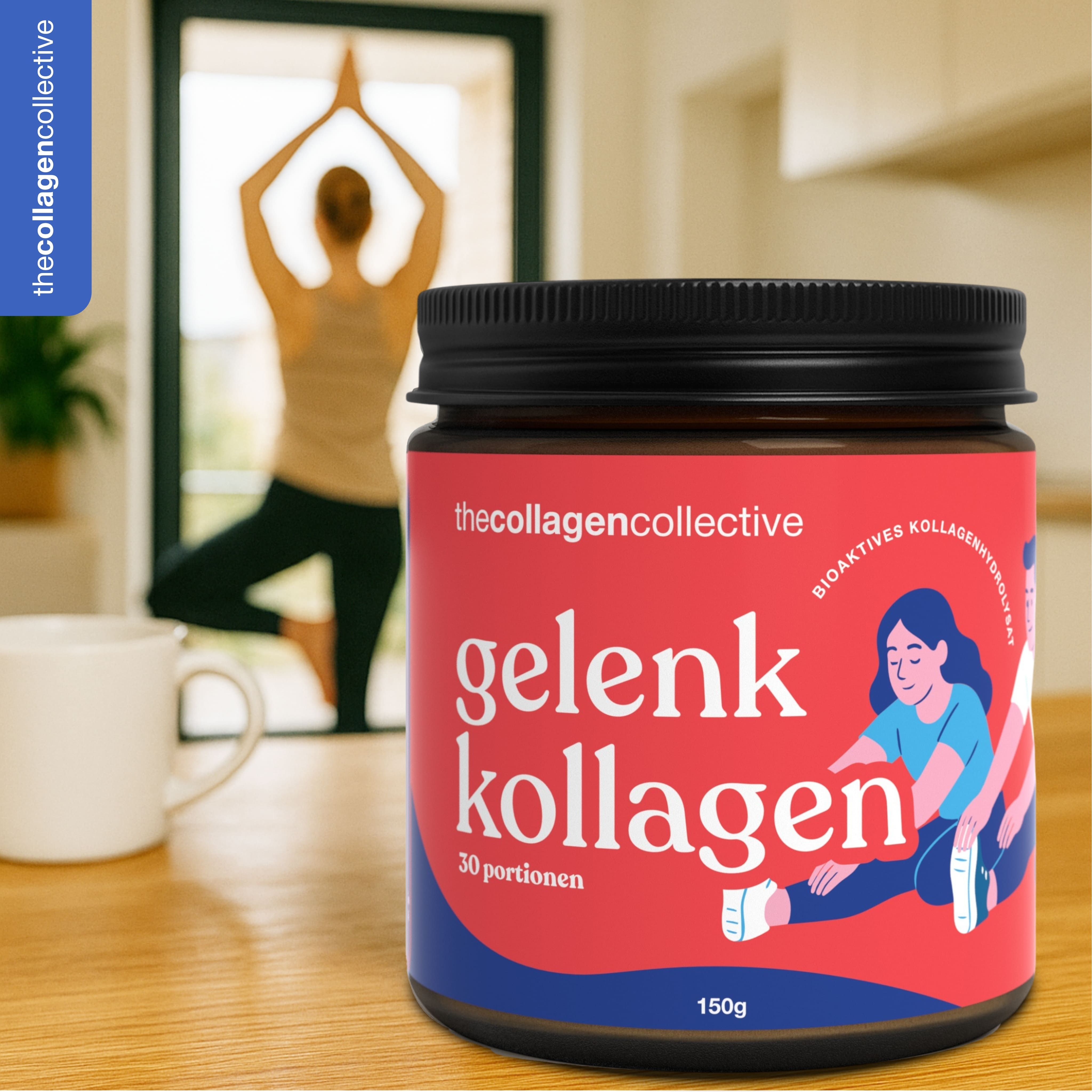 Braunes Glas mit rotem Etikett. „Gelenk Kollagen“ und „30 Portionen“. thecollagencollective Logo. Frau macht Yoga.