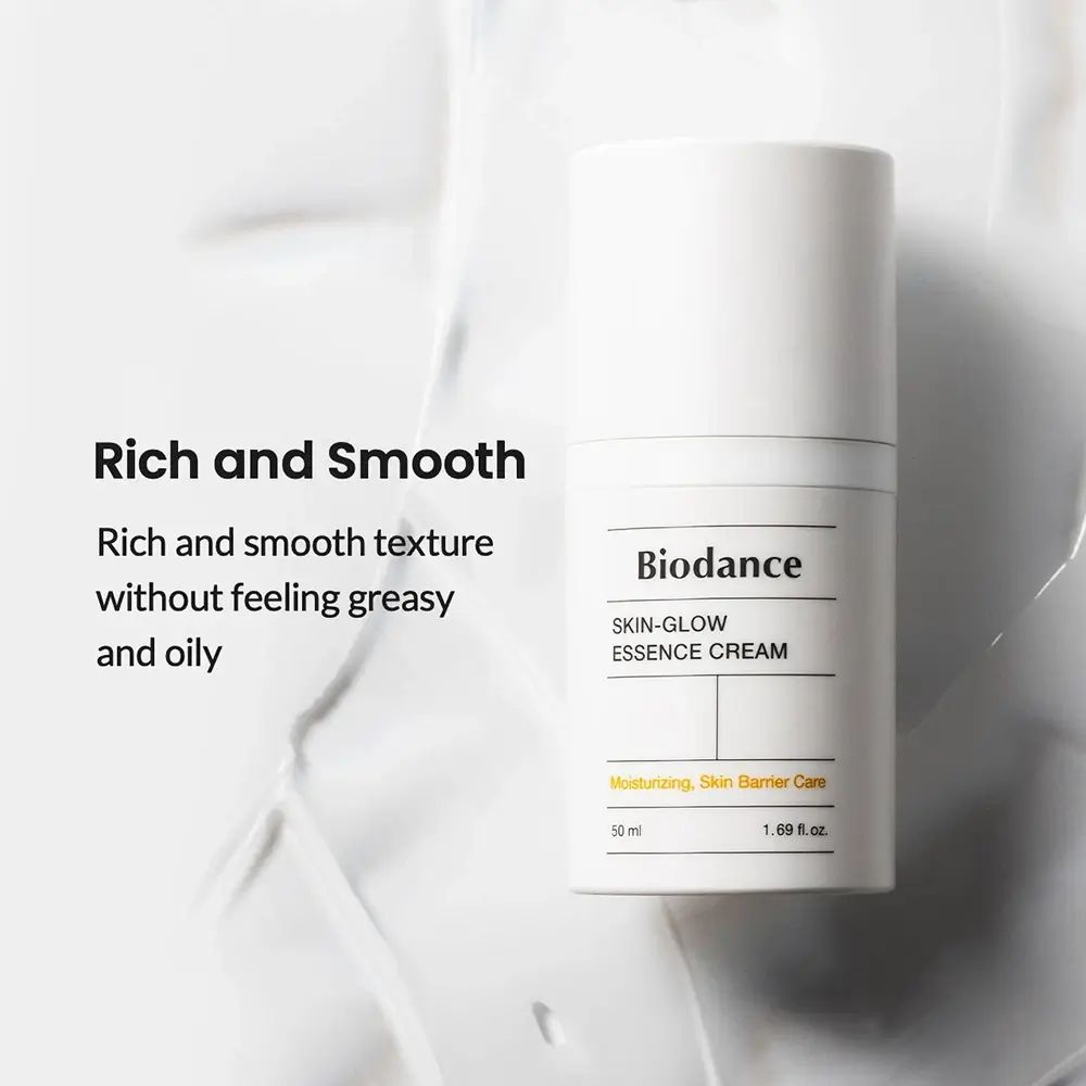 Produktflasche mit Text: Biodance Skin-Glow Essence Cream. Textur: Reichhaltig und geschmeidig. Ohne fettiges Gefühl.