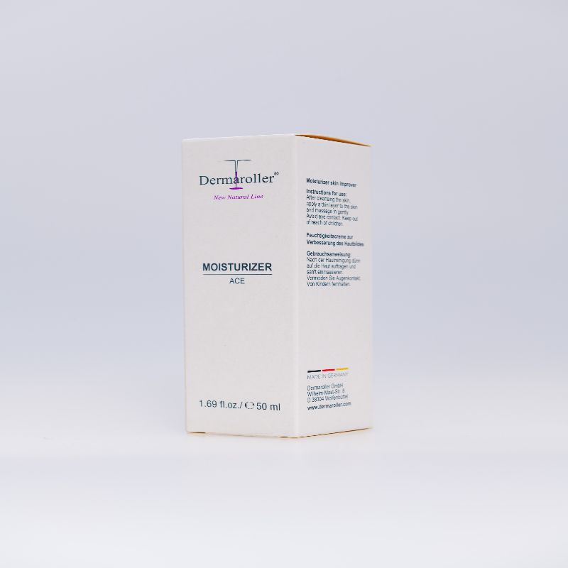 Vorderansicht der Dermaroller Moisturizer ACE Verpackung. Weiße Box mit Logo, Produktname und Volumenangabe.